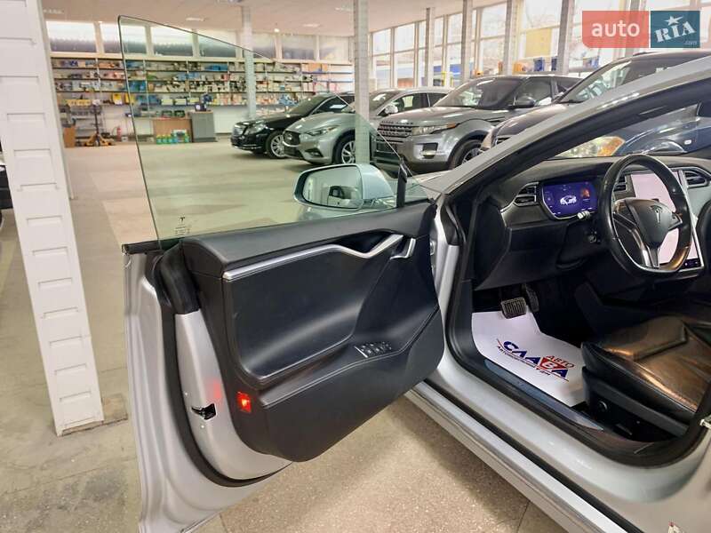 Лифтбек Tesla Model S 2017 в Тернополе
