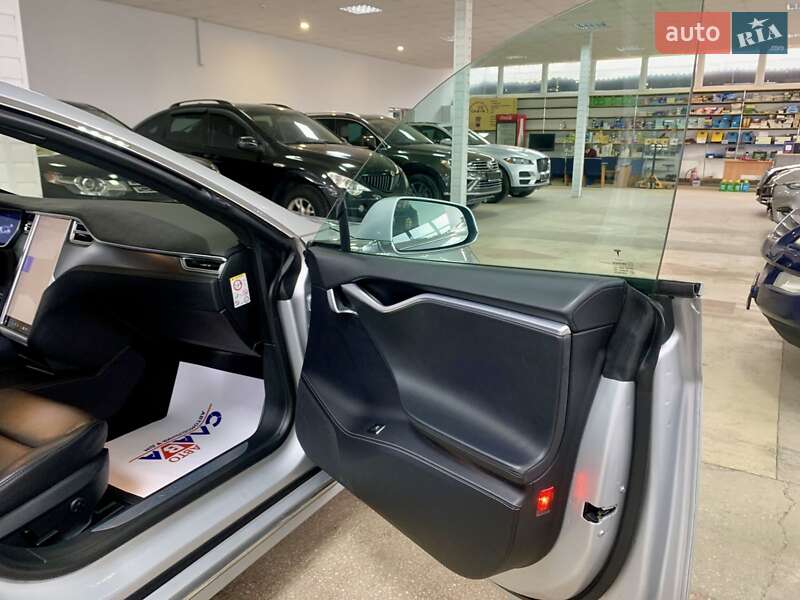 Лифтбек Tesla Model S 2017 в Тернополе