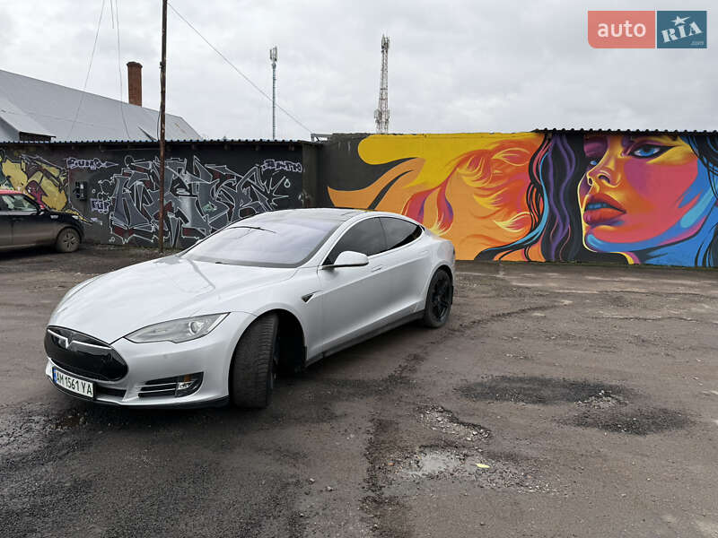 Лифтбек Tesla Model S 2014 в Житомире фото 4 Лифтбек Tesla Model S 2014 в Житомире