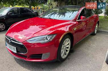 Лифтбек Tesla Model S 2016 в Львове
