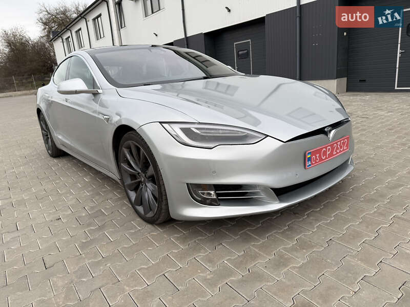 Лифтбек Tesla Model S 2017 в Виннице