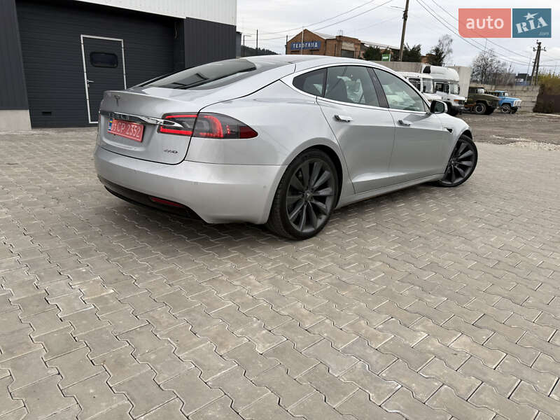 Лифтбек Tesla Model S 2017 в Виннице