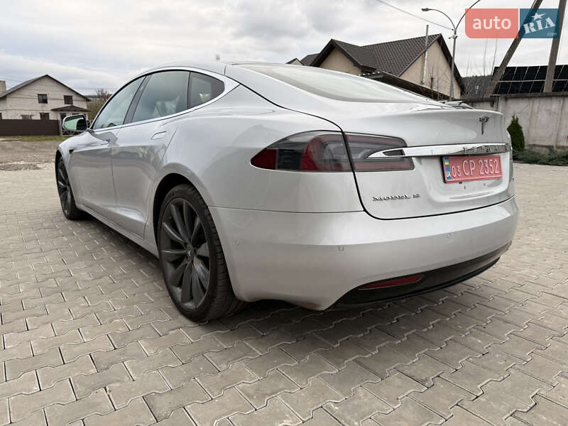 Лифтбек Tesla Model S 2017 в Виннице