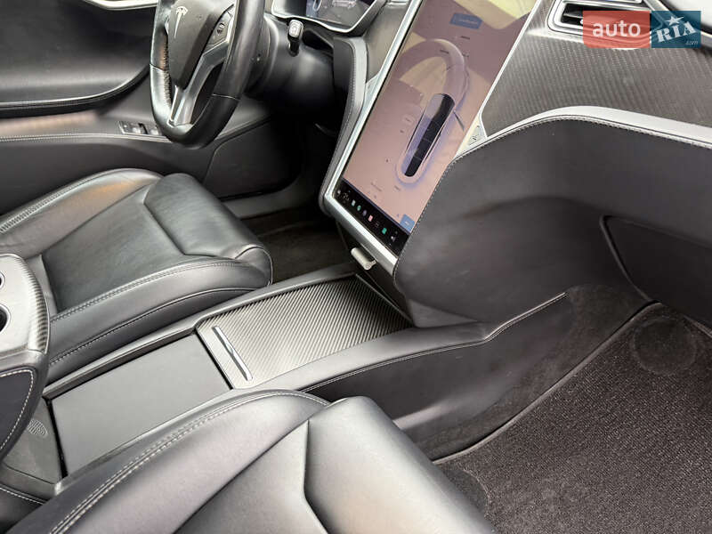 Лифтбек Tesla Model S 2017 в Виннице