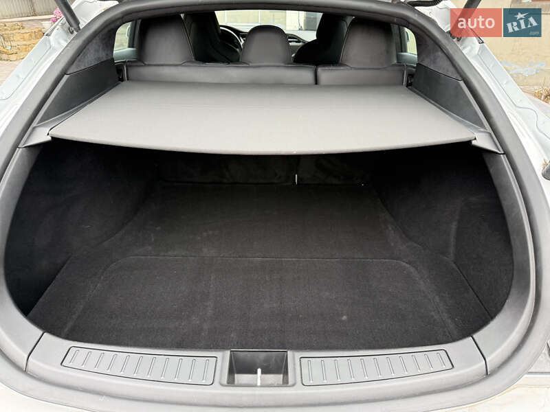Лифтбек Tesla Model S 2017 в Виннице