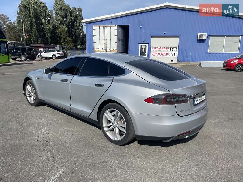 Ліфтбек Tesla Model S 2013 в Києві