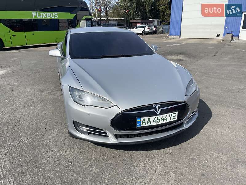 Ліфтбек Tesla Model S 2013 в Києві