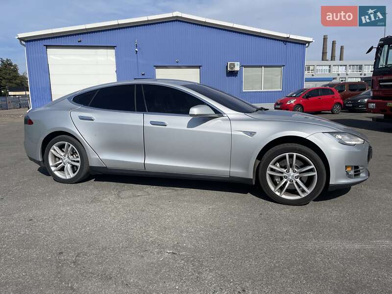Ліфтбек Tesla Model S 2013 в Києві