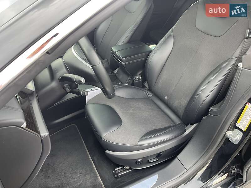 Лифтбек Tesla Model S 2016 в Киеве фото 12 Лифтбек Tesla Model S 2016 в Киеве