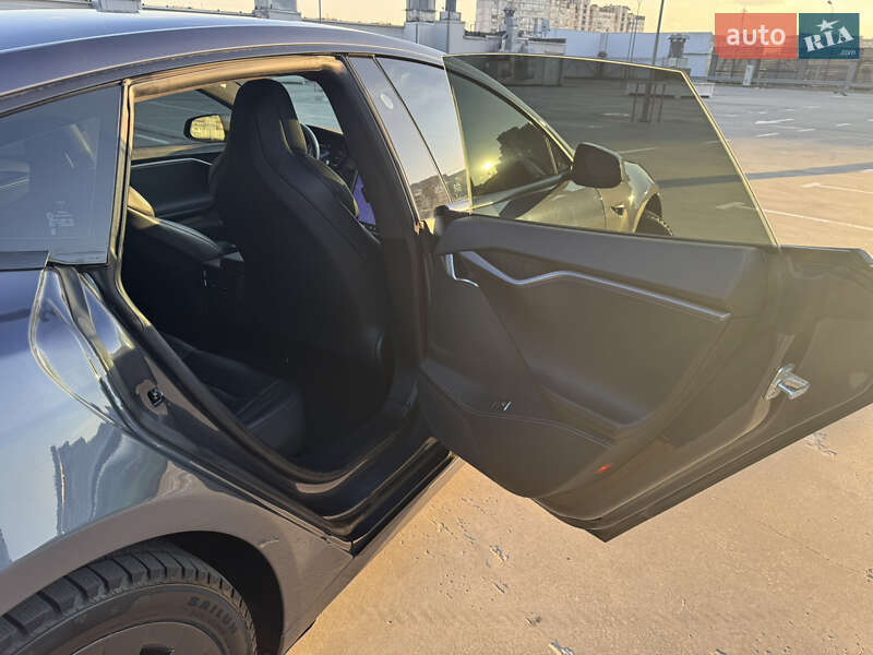 Лифтбек Tesla Model S 2019 в Киеве фото 14 Лифтбек Tesla Model S 2019 в Киеве