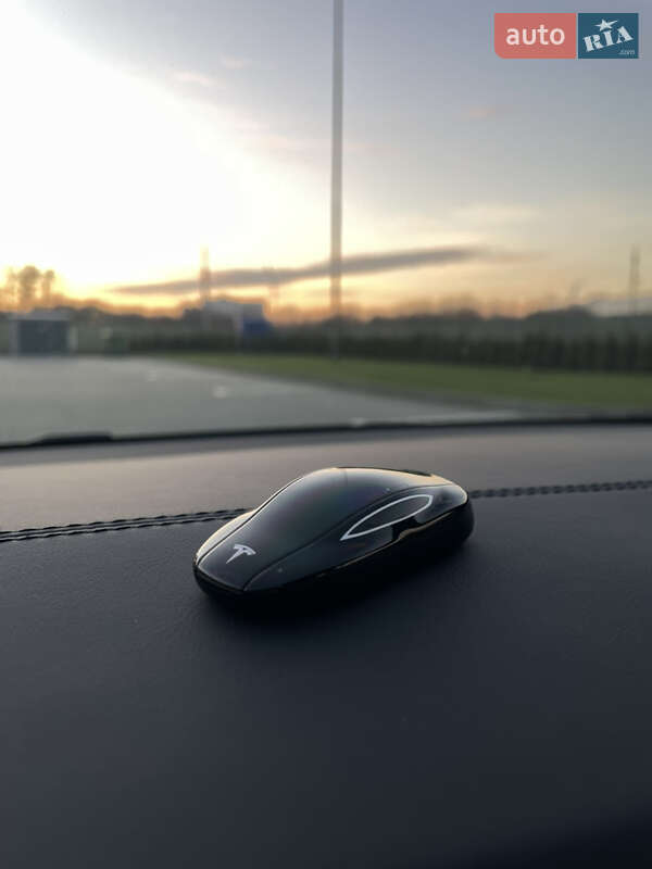 Ліфтбек Tesla Model S 2020 в Вінниці