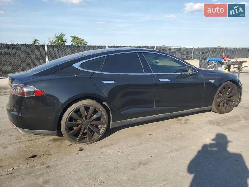 Ліфтбек Tesla Model S 2016 в Києві