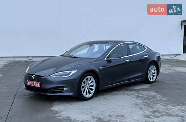 Лифтбек Tesla Model S 2016 в Луцке