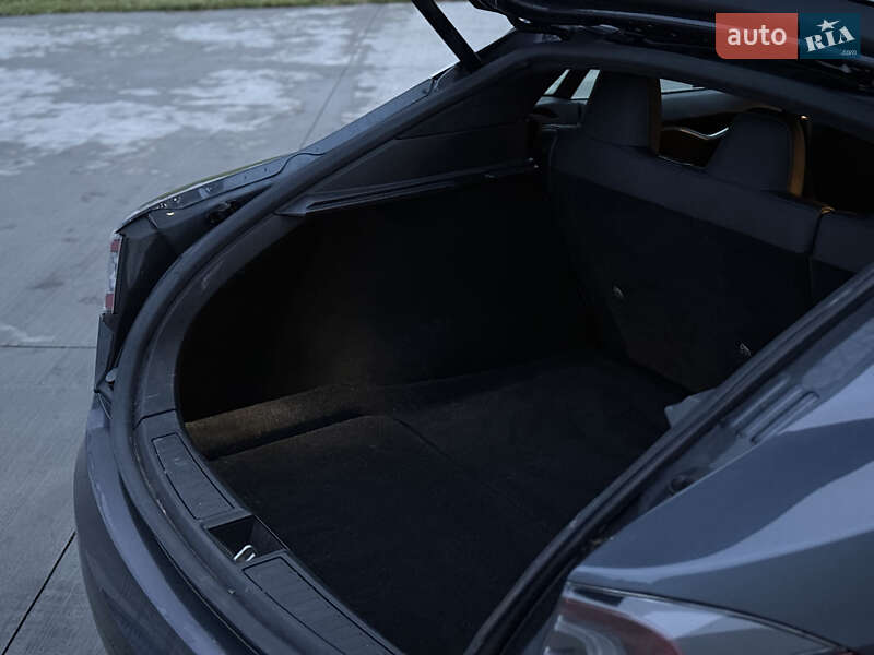 Лифтбек Tesla Model S 2016 в Луцке фото 25 Лифтбек Tesla Model S 2016 в Луцке