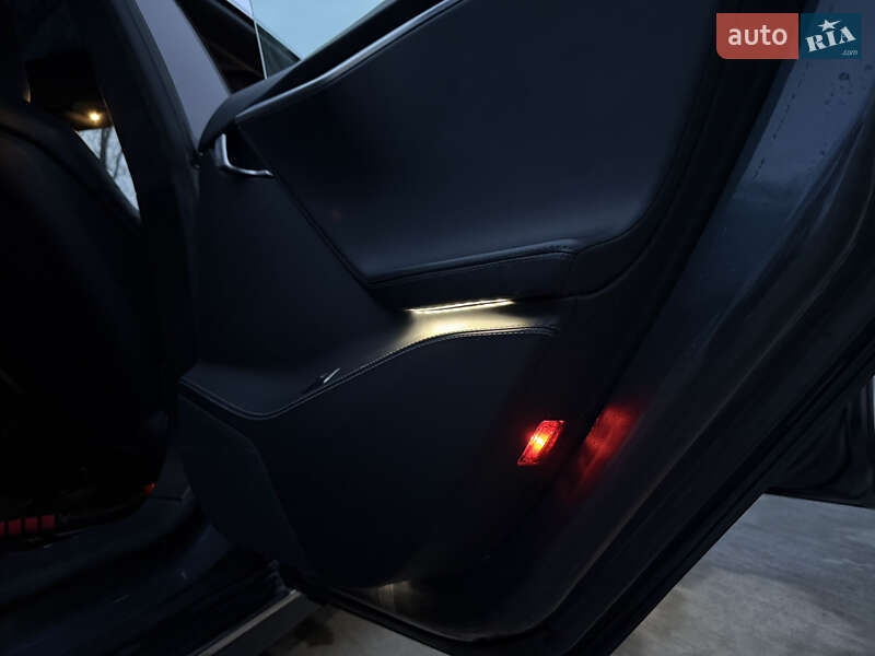 Лифтбек Tesla Model S 2016 в Луцке фото 50 Лифтбек Tesla Model S 2016 в Луцке