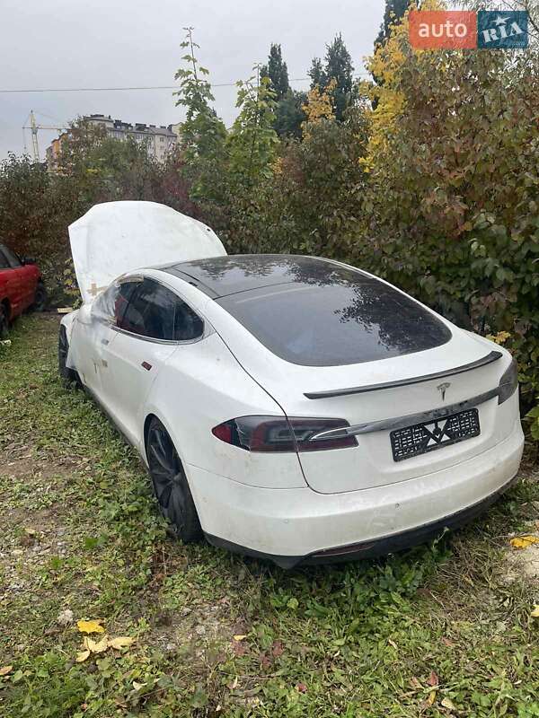 Tesla Model S 2014