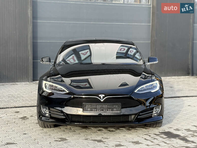 Лифтбек Tesla Model S 2018 в Городке