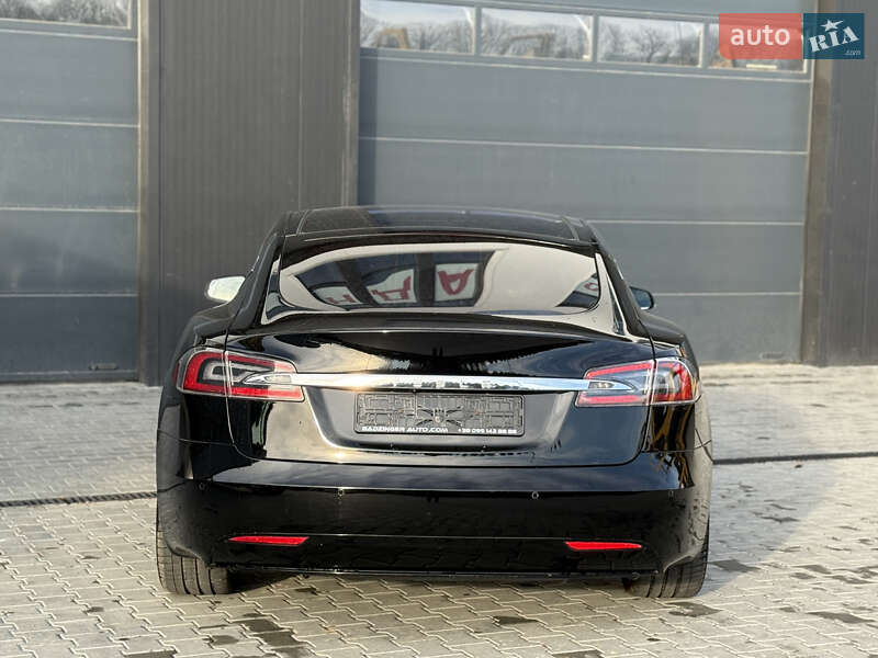 Лифтбек Tesla Model S 2018 в Городке