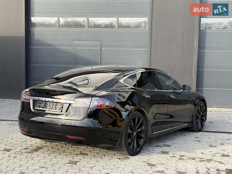 Лифтбек Tesla Model S 2018 в Городке