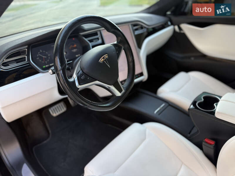 Ліфтбек Tesla Model S 2017 в Львові