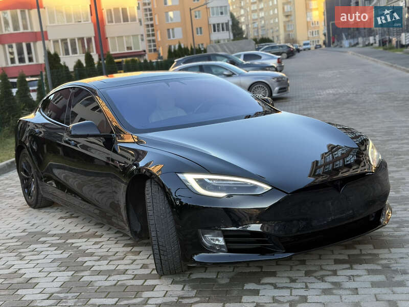 Ліфтбек Tesla Model S 2017 в Львові