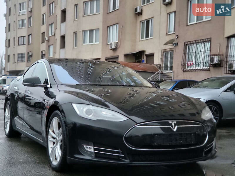 Лифтбек Tesla Model S 2014 в Киеве фото 3 Лифтбек Tesla Model S 2014 в Киеве