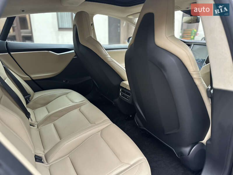 Ліфтбек Tesla Model S 2015 в Одесі