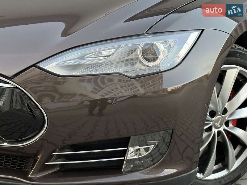 Лифтбек Tesla Model S 2014 в Тернополе фото 12 Лифтбек Tesla Model S 2014 в Тернополе