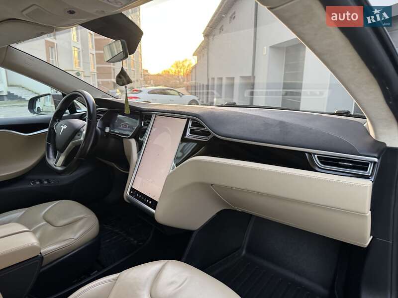 Лифтбек Tesla Model S 2014 в Тернополе фото 39 Лифтбек Tesla Model S 2014 в Тернополе