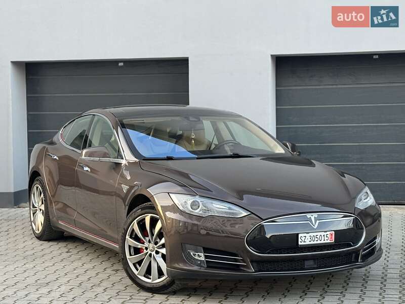 Лифтбек Tesla Model S 2014 в Тернополе фото 69 Лифтбек Tesla Model S 2014 в Тернополе