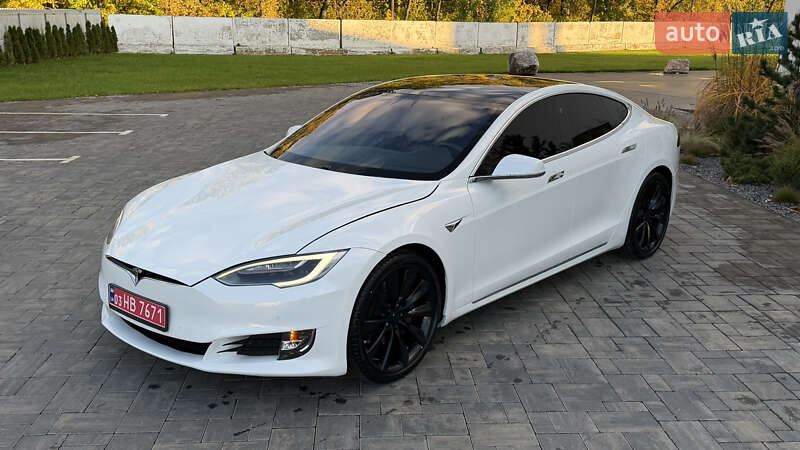 Ліфтбек Tesla Model S 2017 в Луцьку