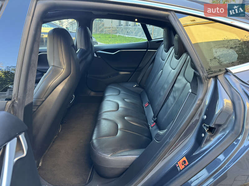 Ліфтбек Tesla Model S 2015 в Рівному