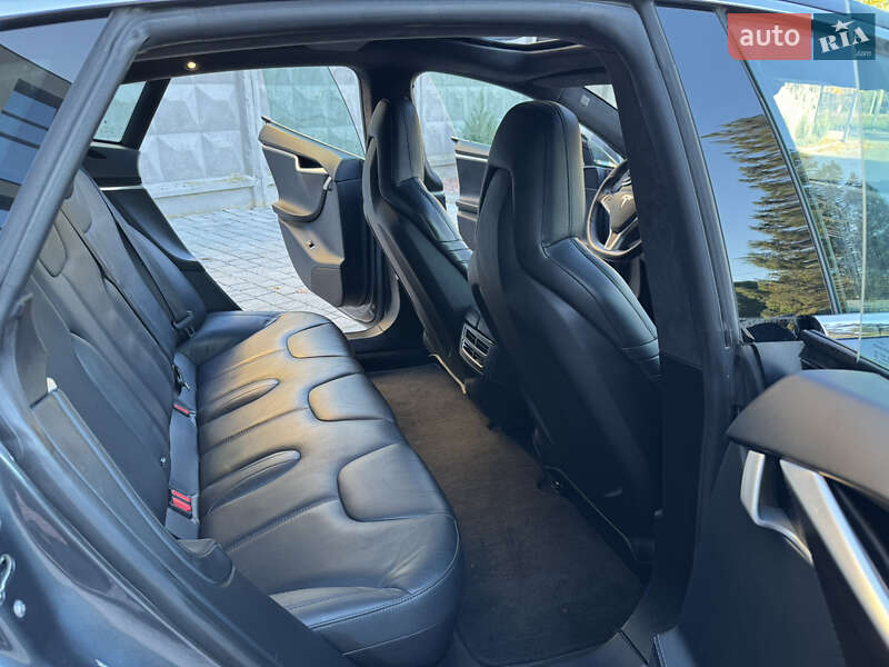 Ліфтбек Tesla Model S 2015 в Рівному