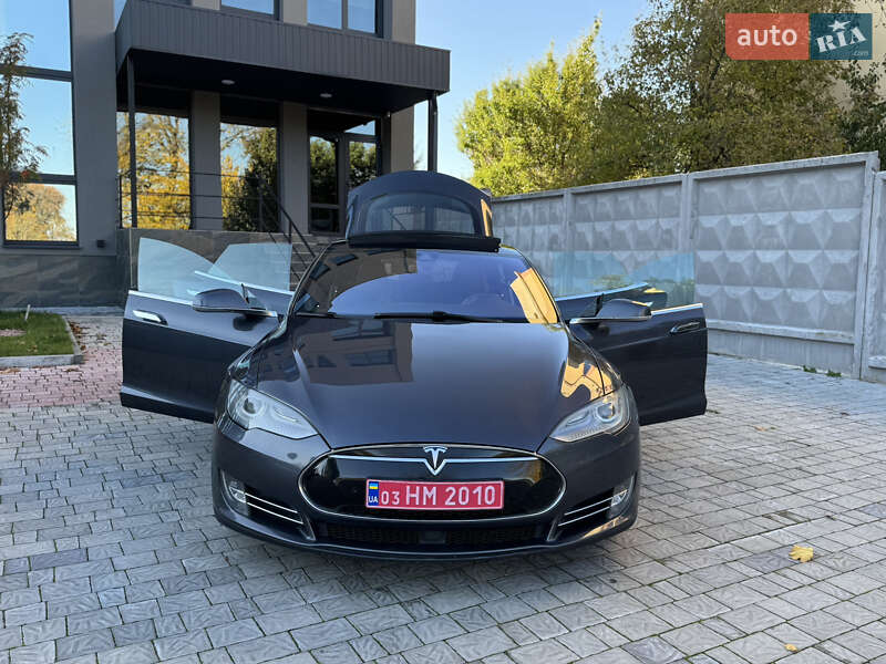 Ліфтбек Tesla Model S 2015 в Рівному