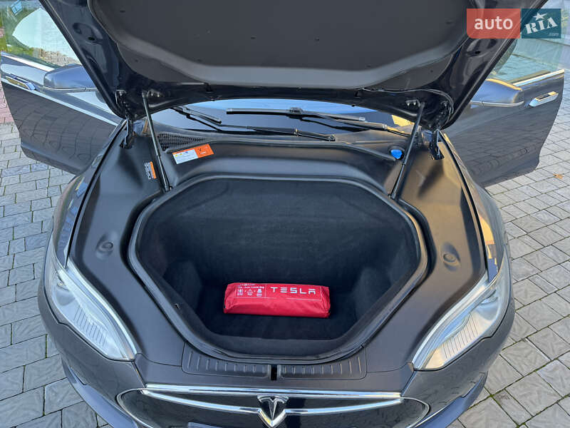 Ліфтбек Tesla Model S 2015 в Рівному