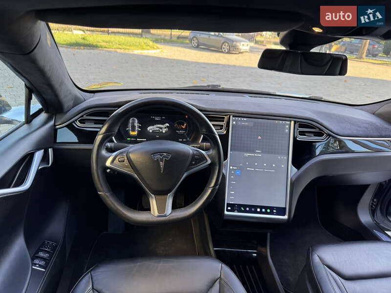 Ліфтбек Tesla Model S 2015 в Рівному