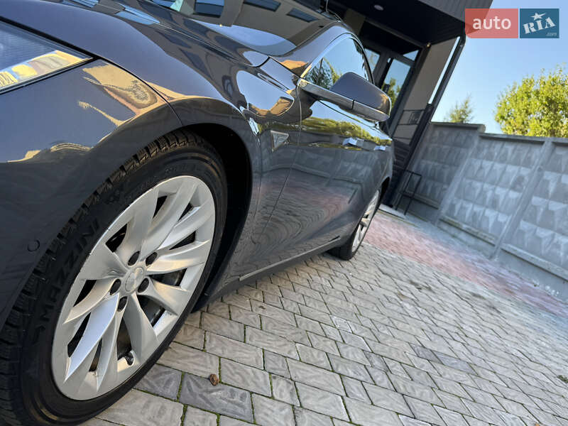 Ліфтбек Tesla Model S 2015 в Рівному