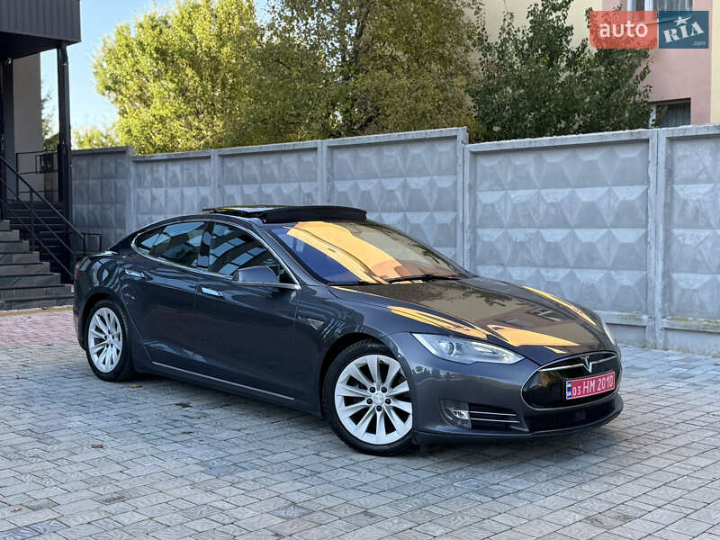 Tesla Model S 2015
