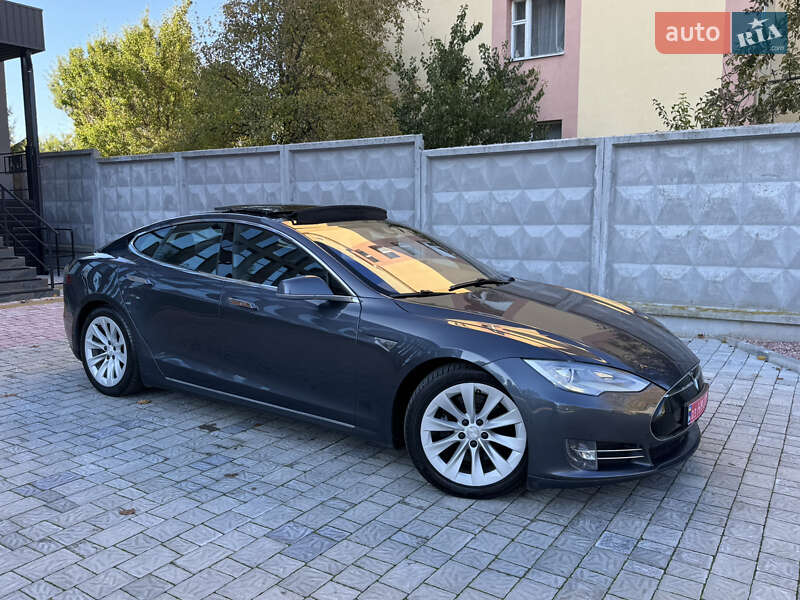 Ліфтбек Tesla Model S 2015 в Рівному