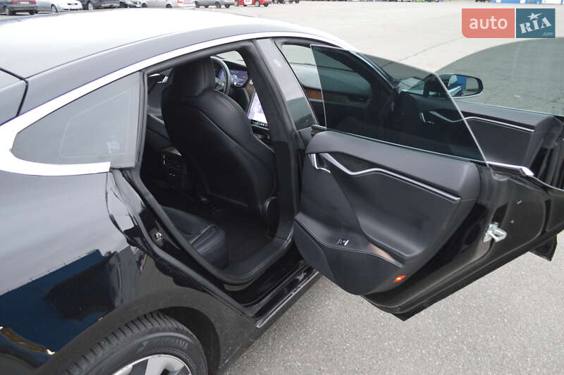 Лифтбек Tesla Model S 2020 в Киеве