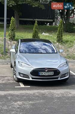 Лифтбек Tesla Model S 2015 в Ровно