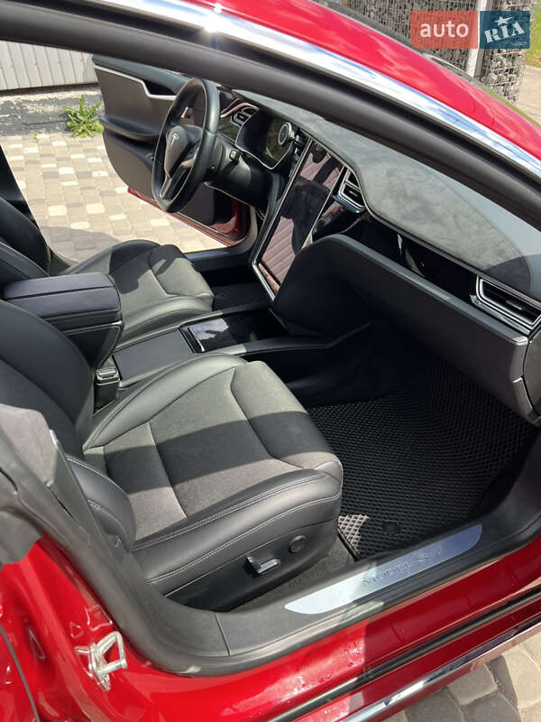 Ліфтбек Tesla Model S 2017 в Вінниці