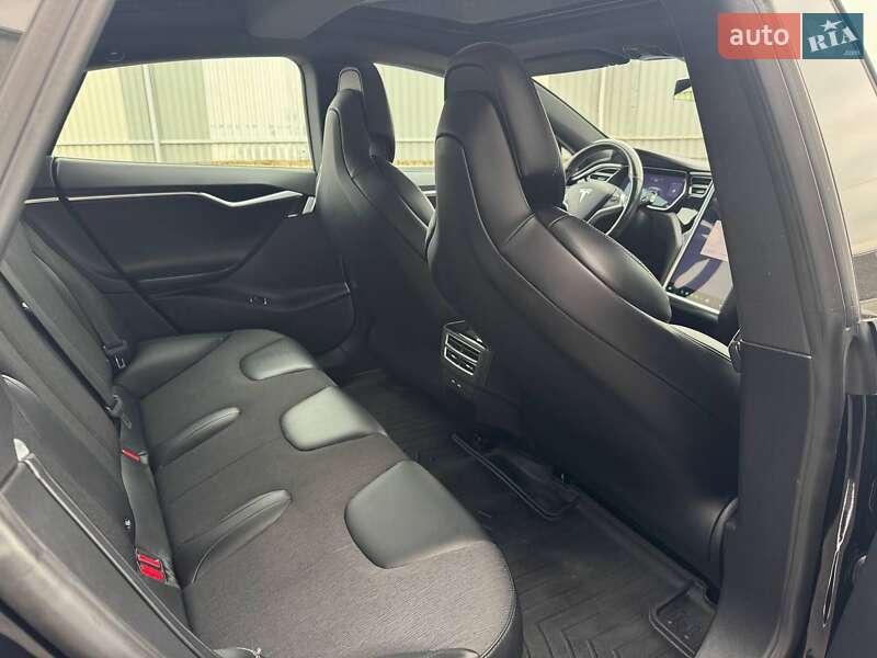 Ліфтбек Tesla Model S 2017 в Вінниці