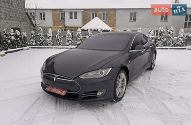 Лифтбек Tesla Model S 2016 в Львове