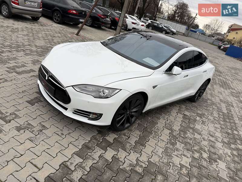 Tesla Model S 2014