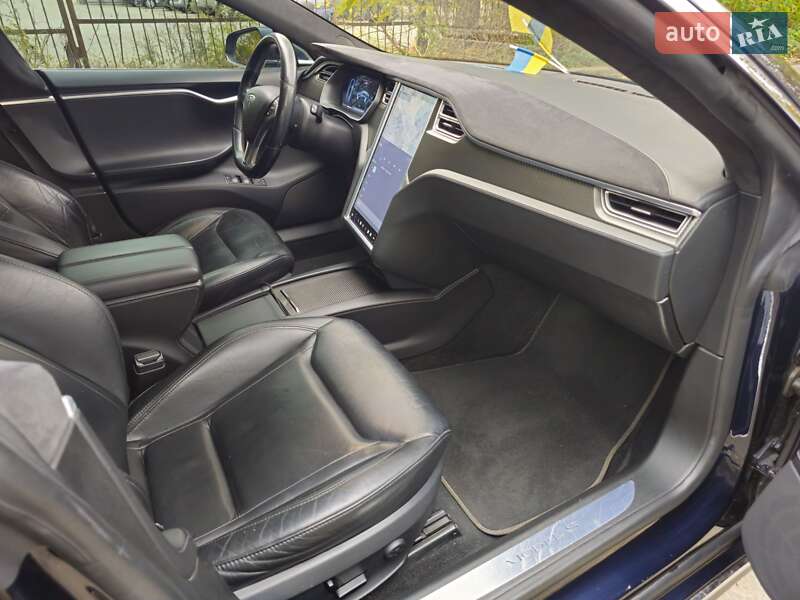 Лифтбек Tesla Model S 2015 в Киеве