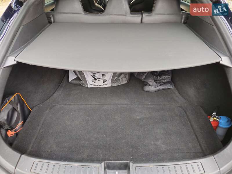 Лифтбек Tesla Model S 2015 в Киеве