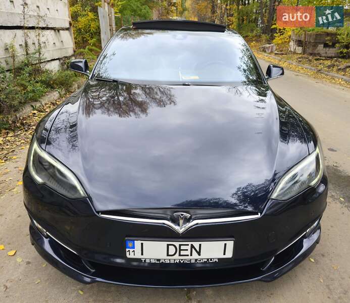 Лифтбек Tesla Model S 2015 в Киеве