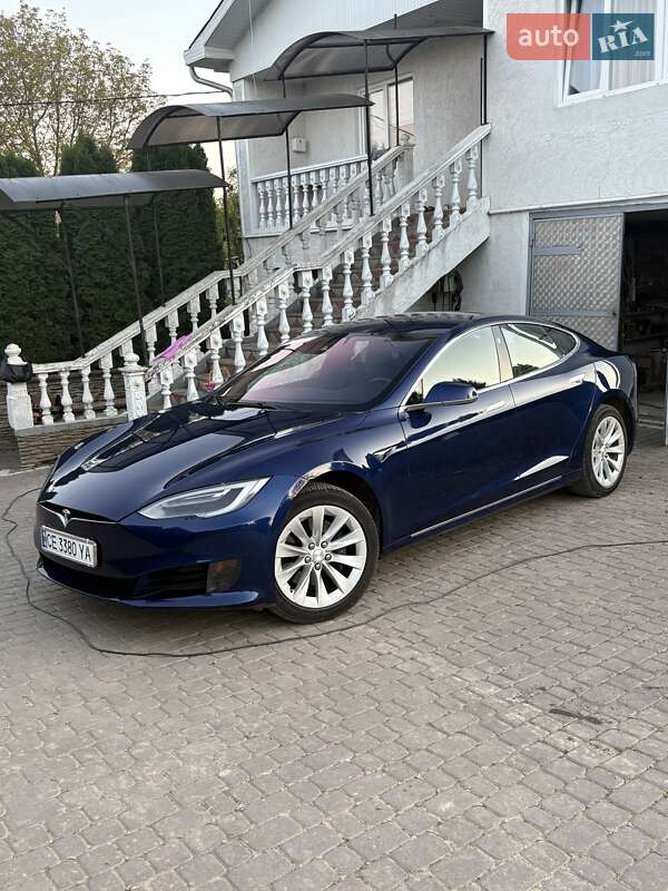 Ліфтбек Tesla Model S 2017 в Чернівцях