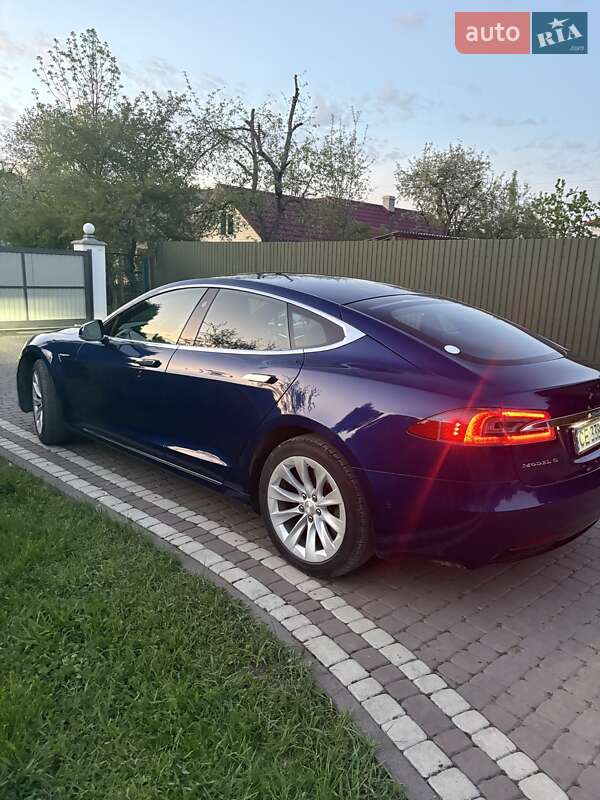 Ліфтбек Tesla Model S 2017 в Чернівцях